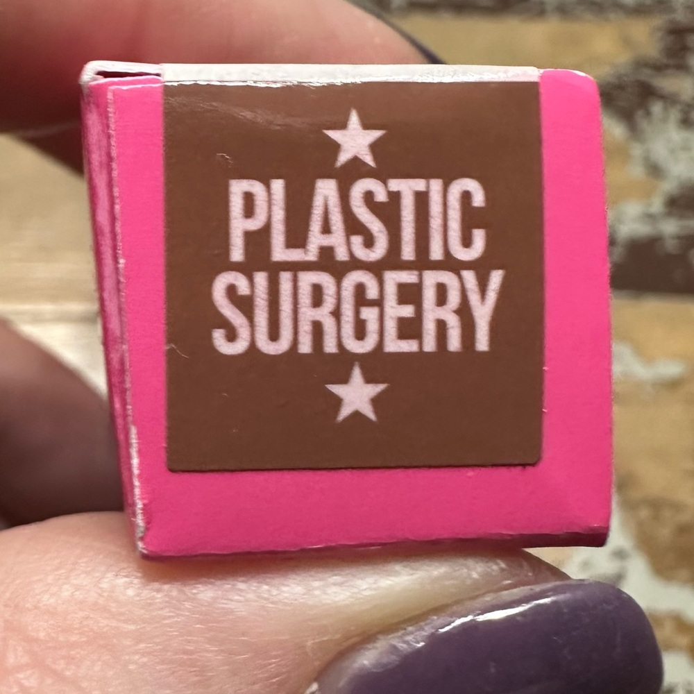 NWT- Jeffrey Star Matte long lasting lipstick!! Awesome Neutral!